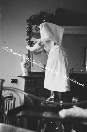 NURSE HUNT DECORATING MY ROOM FOR XMAS 1939